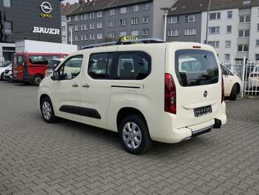 News: Opel Bauer rüstet den Opel Combo als Taxi um